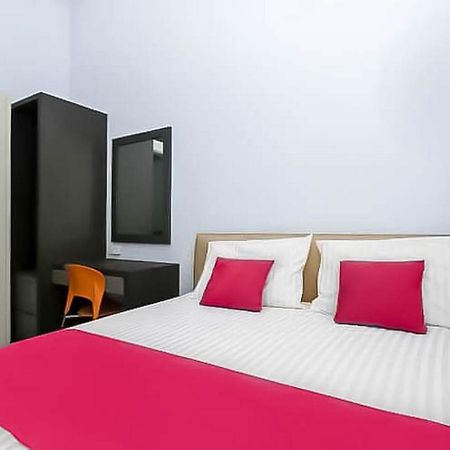 Reddoorz Near Stasiun Lawang Hotel Eksteriør billede